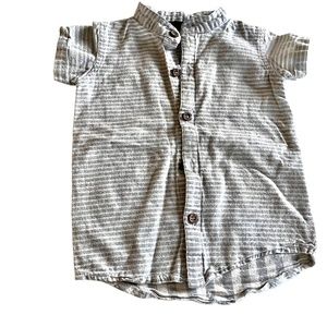 Boys summer button down shirt size 2
